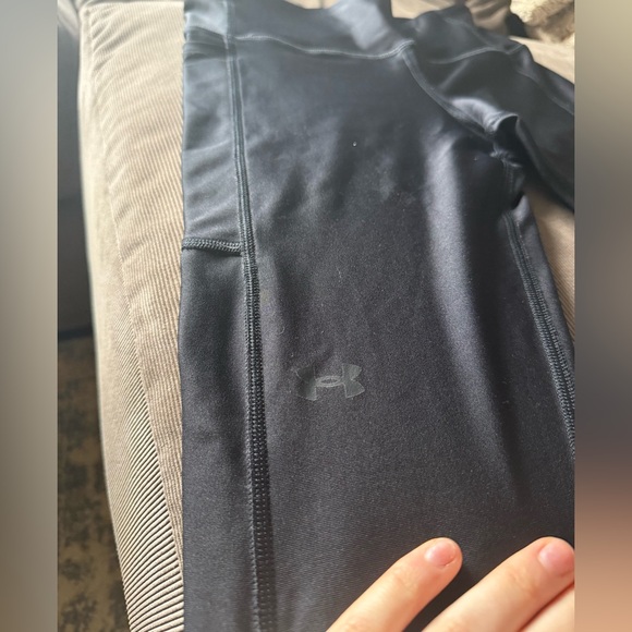 Under armour black leggings/ compression HEATGEAR medium - Picture 2 of 3